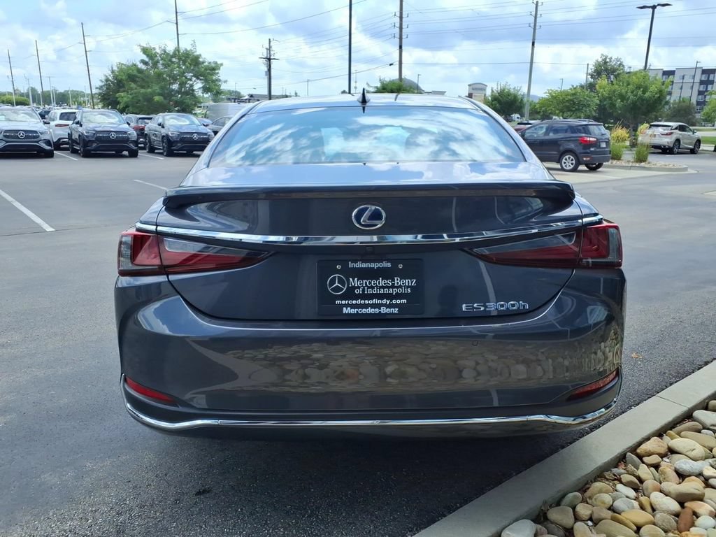Used 2022 Lexus ES 300h w/ Accessory Package FWD image 5