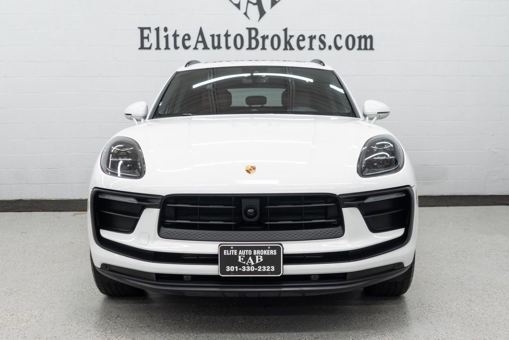 Used 2023 Porsche Macan image 3