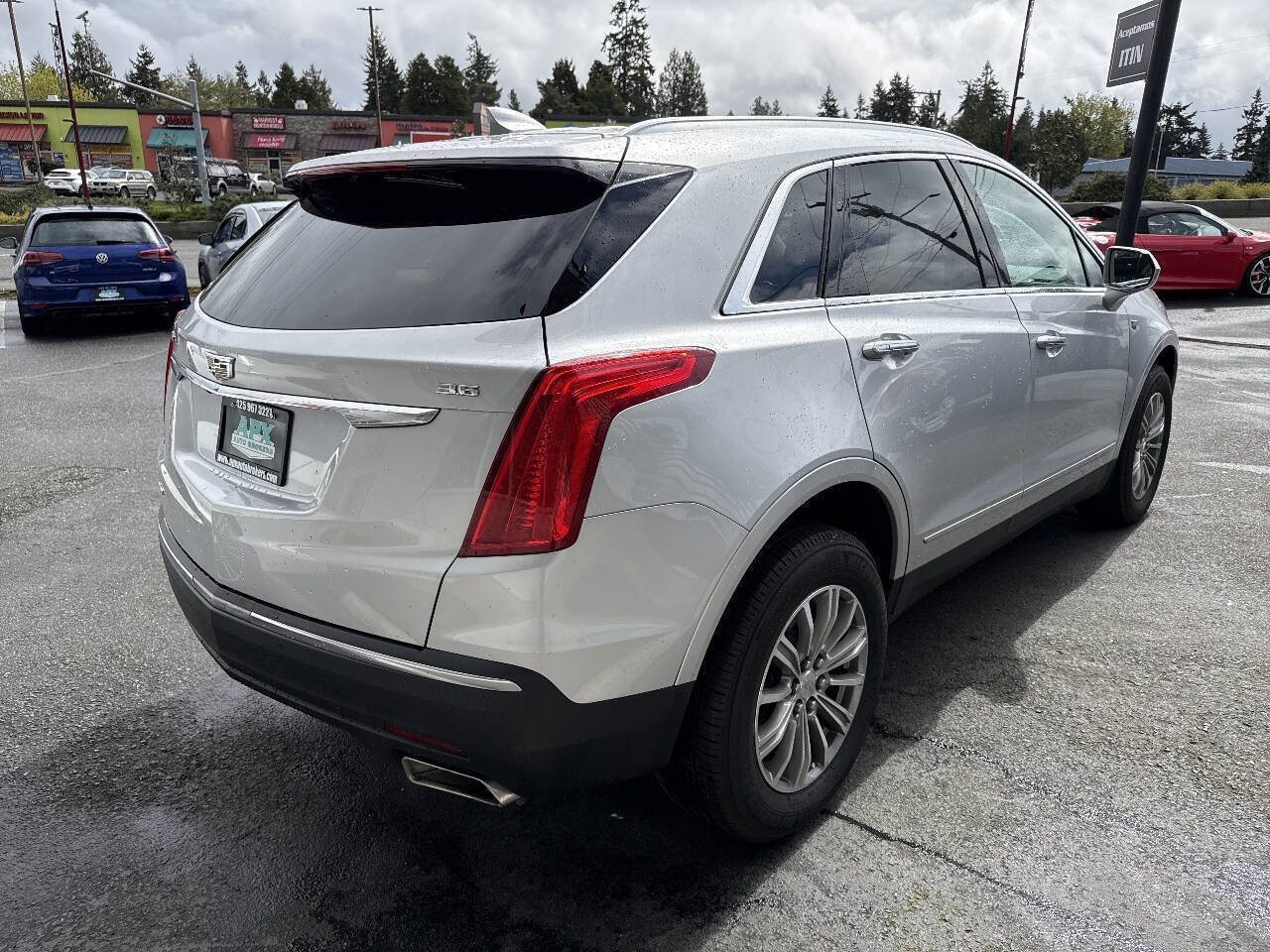 Used 2017 Cadillac XT5 Luxury w/ Driver Awareness Package image 9
