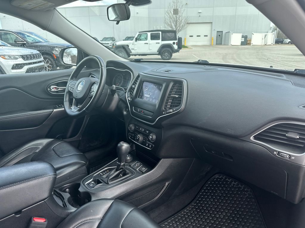 Used 2019 Jeep Cherokee Latitude Plus w/ Cold Weather Group image 25