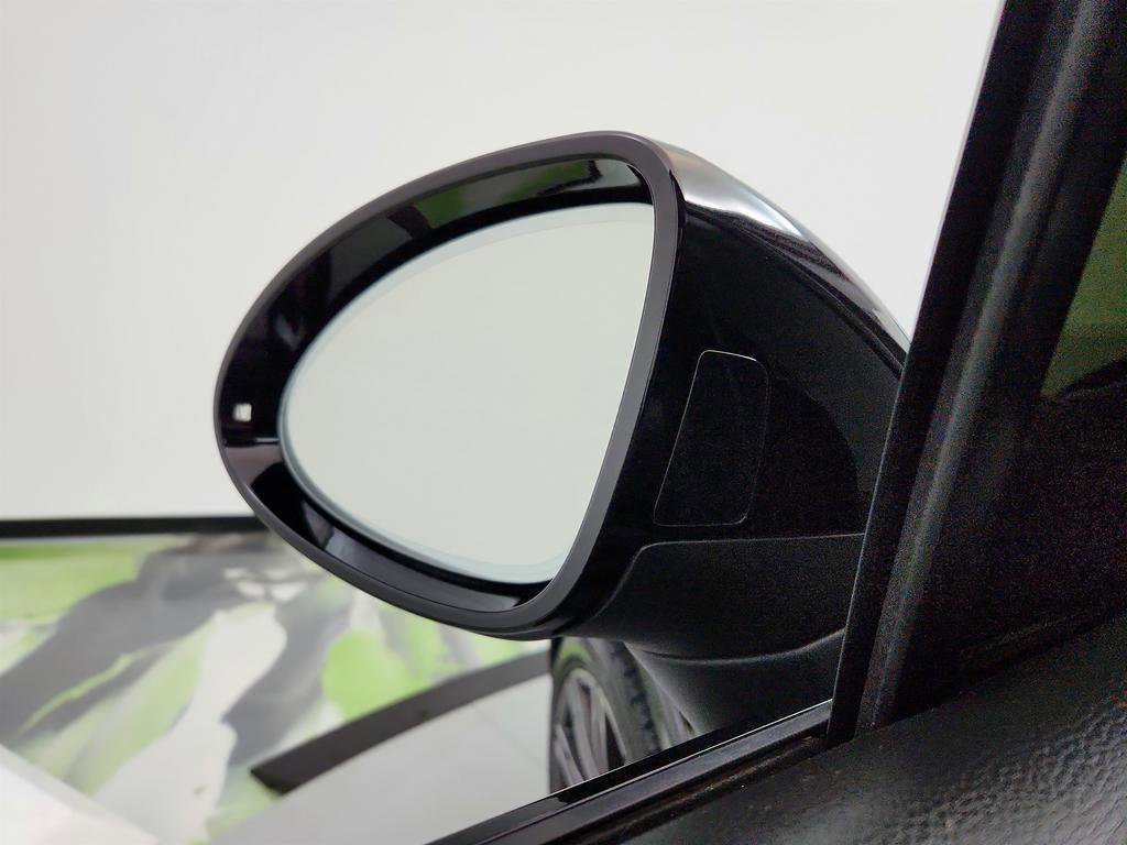 Used 2017 Porsche Cayenne Platinum Edition image 16