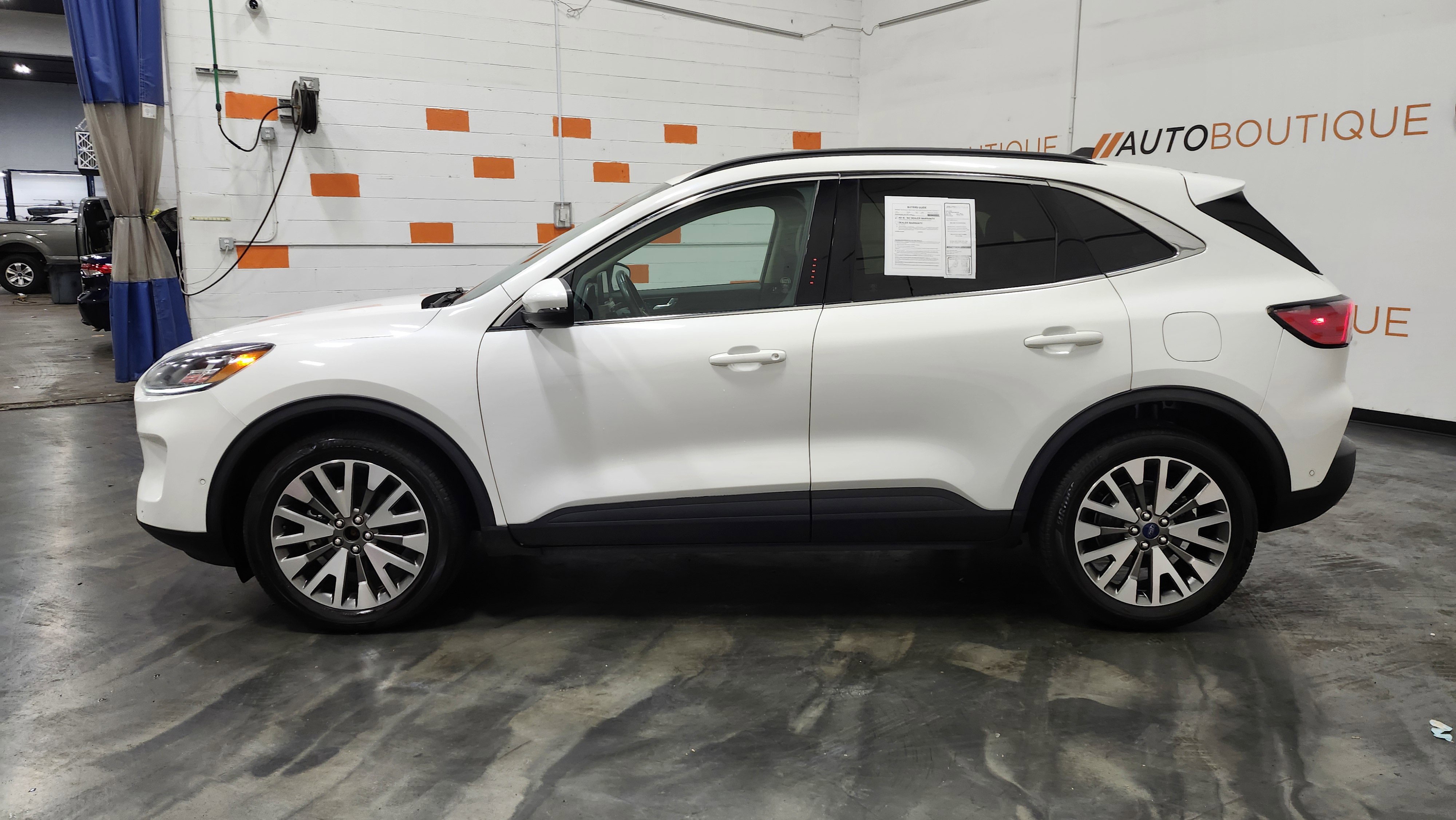 Used 2020 Ford Escape Titanium image 14