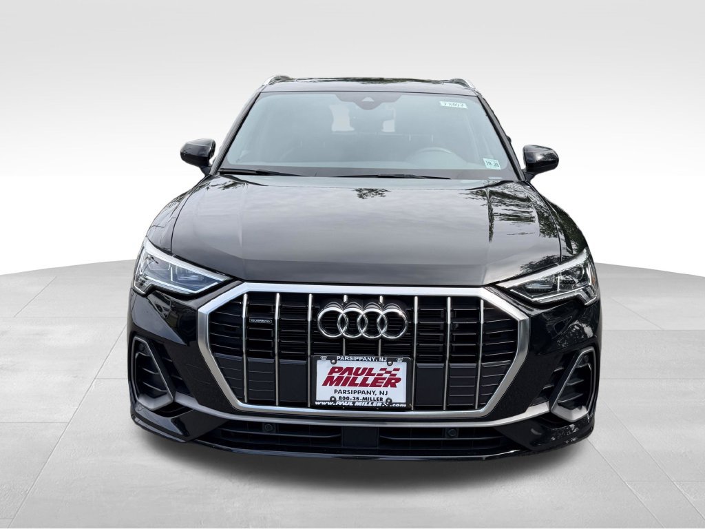 Used 2024 Audi Q3 2.0T Premium w/ Convenience Package AWD/4WD image 2