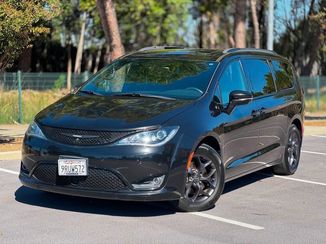 Used 2018 Chrysler Pacifica Limited w/ Advanced Safetytec Group FWD image 8