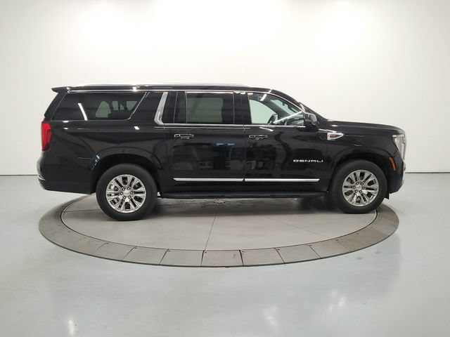 Used 2025 GMC Yukon XL Denali AWD/4WD image 9