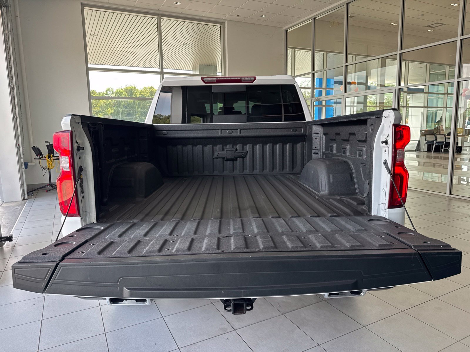 Used 2024 Chevrolet Silverado 1500 LT Trail Boss w/ Convenience Package II AWD/4WD image 17