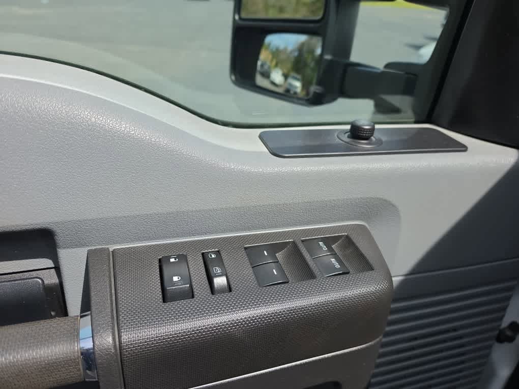 Used 2016 Ford F550 2WD Crew Cab Super Duty image 17