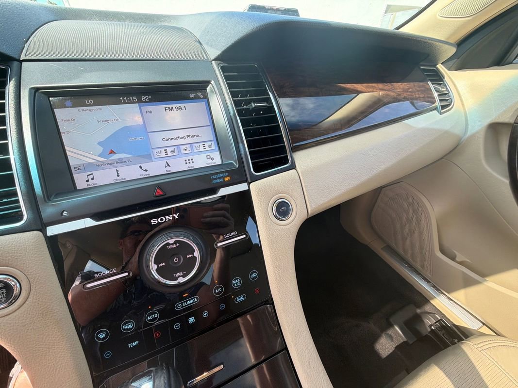 Used 2018 Ford Taurus Limited image 22