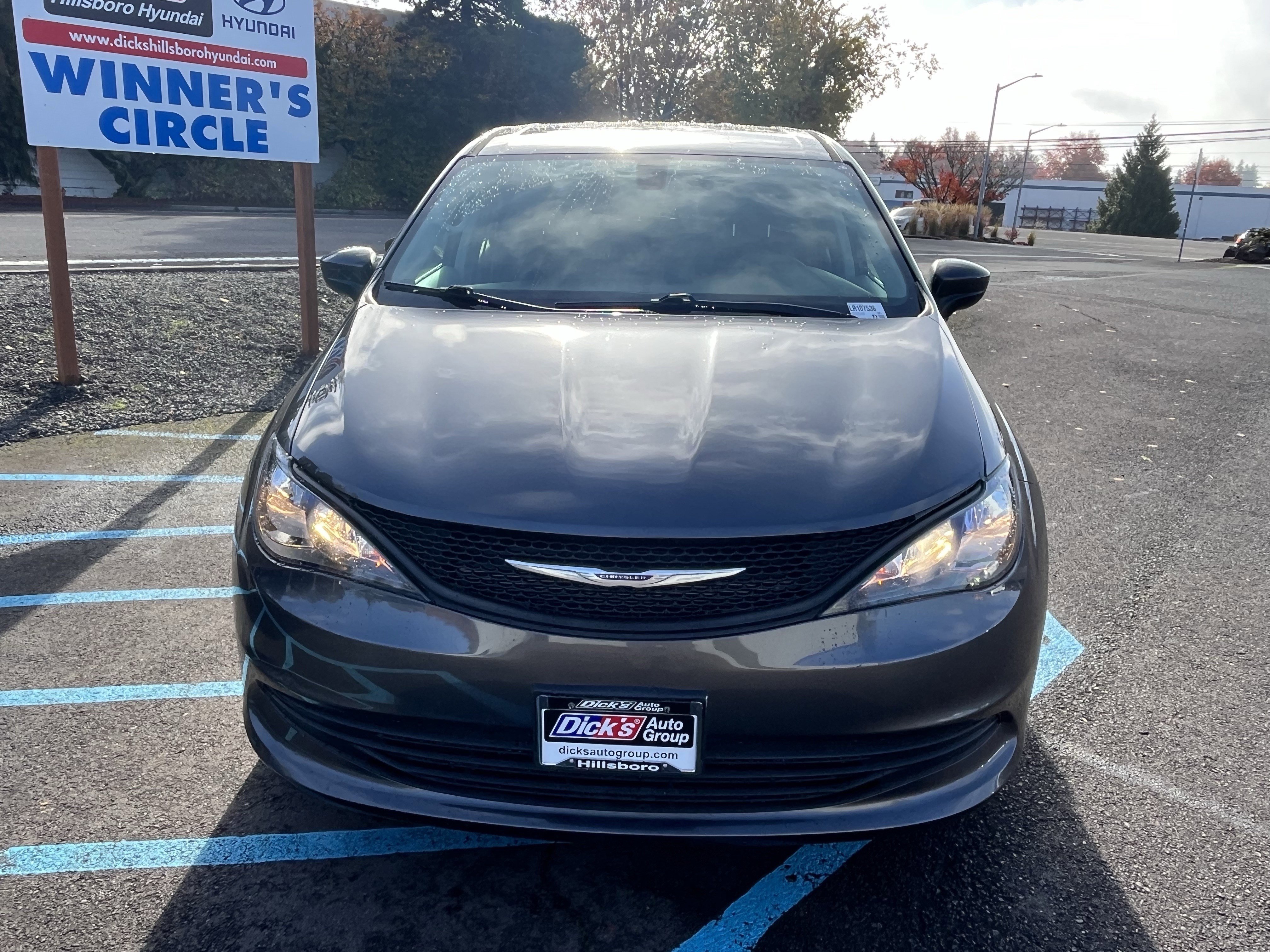 Used 2020 Chrysler Voyager L image 8