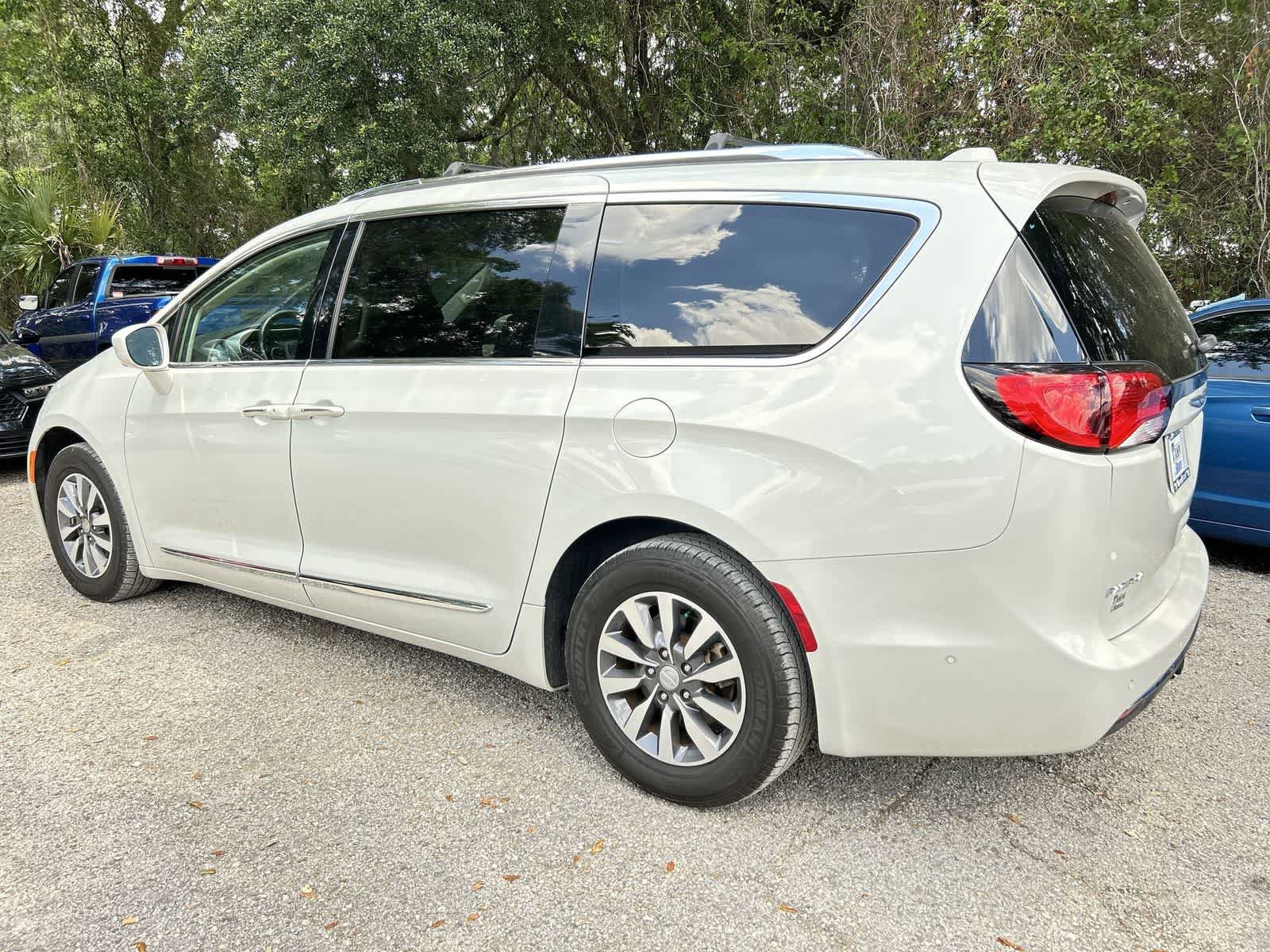 Used 2020 Chrysler Pacifica Touring-L Plus FWD image 6