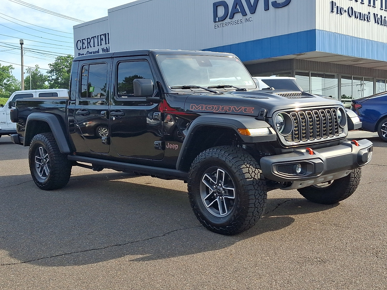 Used 2025 Jeep Gladiator Mojave w/ Safety Group AWD/4WD image 3
