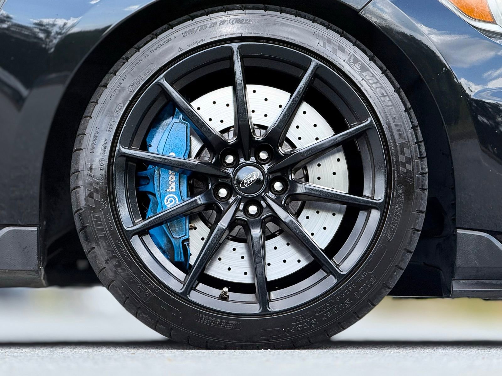 Used 2016 Ford Mustang Shelby GT350 w/ Technology Package image 21