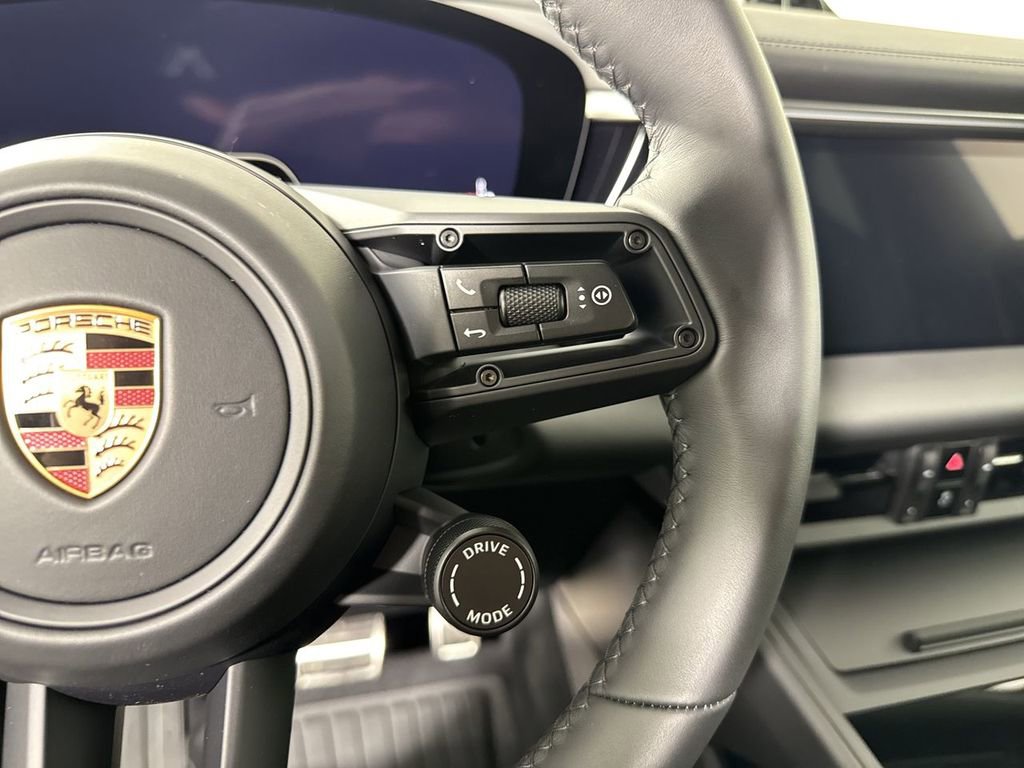 New 2026 Porsche Macan 4 Electric AWD/4WD image 40