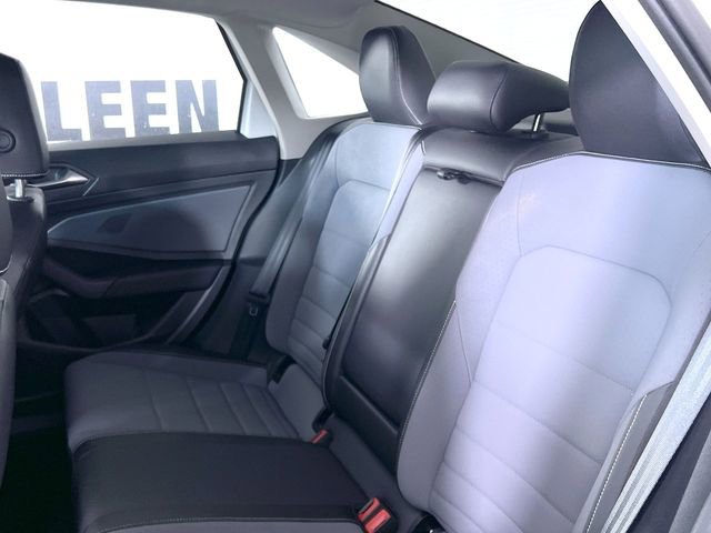 Used 2025 Volkswagen Jetta SE w/ Sunroof Package image 22