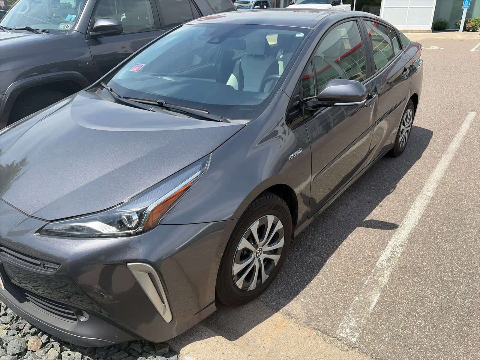 Used 2019 Toyota Prius XLE AWD/4WD image 3