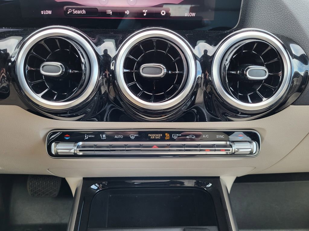 Used 2025 Mercedes-Benz GLA 250 4MATIC image 20