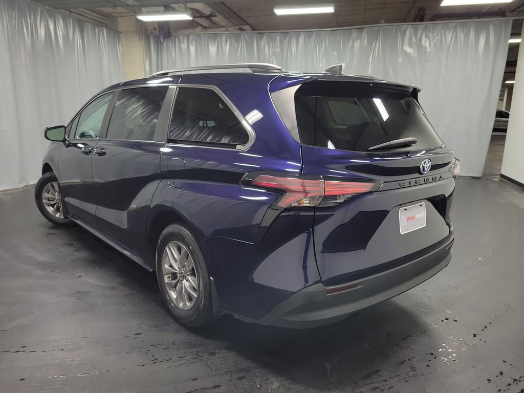 Used 2022 Toyota Sienna LE image 6
