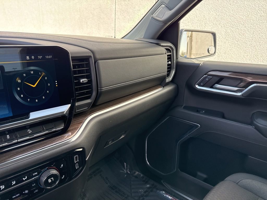 Used 2024 Chevrolet Silverado 1500 LT AWD/4WD image 22