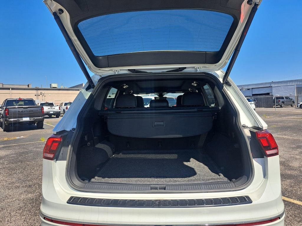Used 2023 Volkswagen Tiguan SEL R-Line image 25