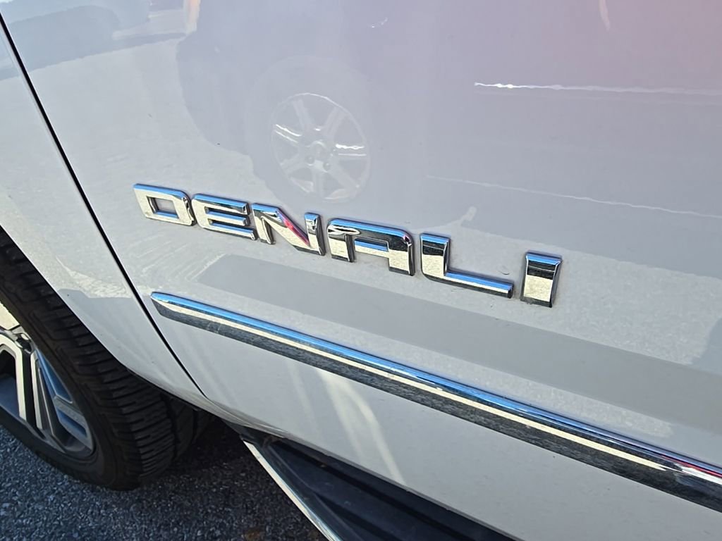 Used 2017 GMC Yukon Denali w/ Open Road Package AWD/4WD image 9