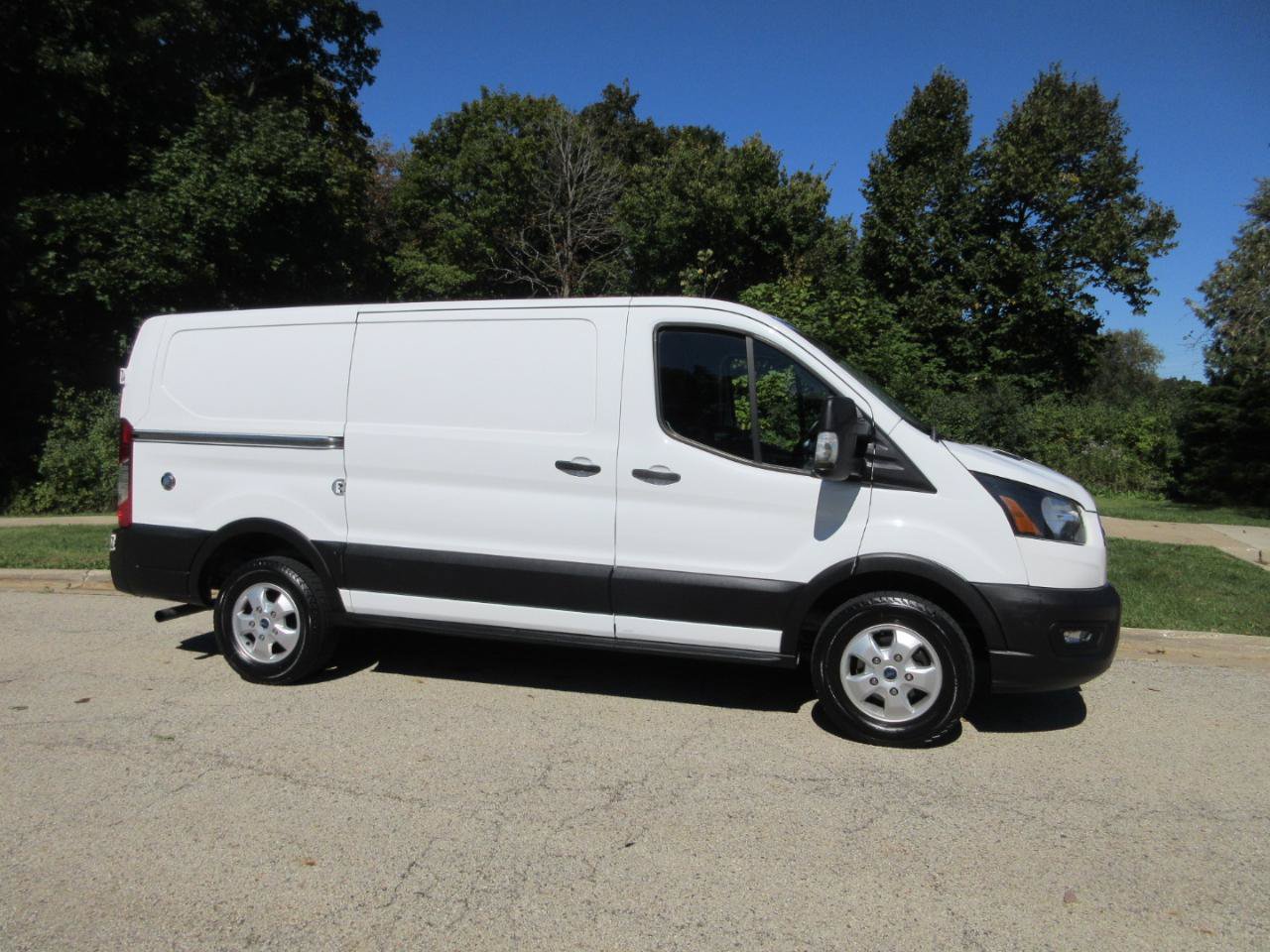 Used 2020 Ford Transit 250 Low Roof RWD image 4