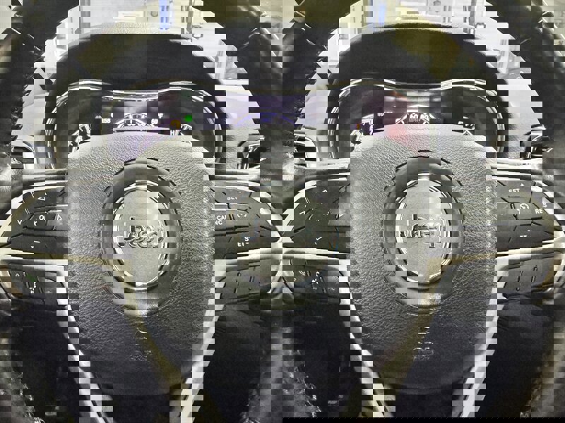 Used 2020 Jeep Grand Cherokee Altitude image 7