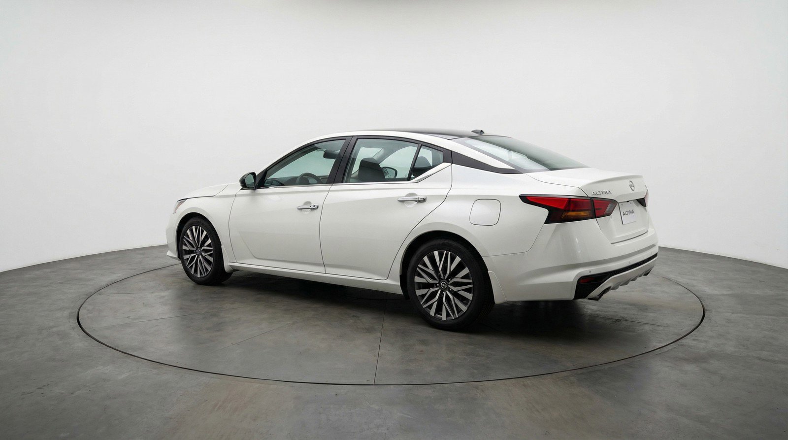 Used 2025 Nissan Altima 2.5 SV FWD image 6