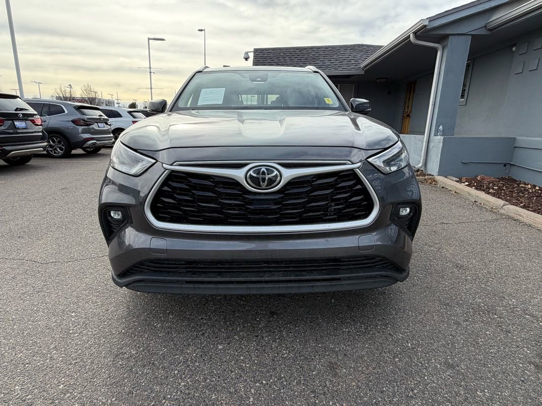 Used 2023 Toyota Highlander XLE image 2