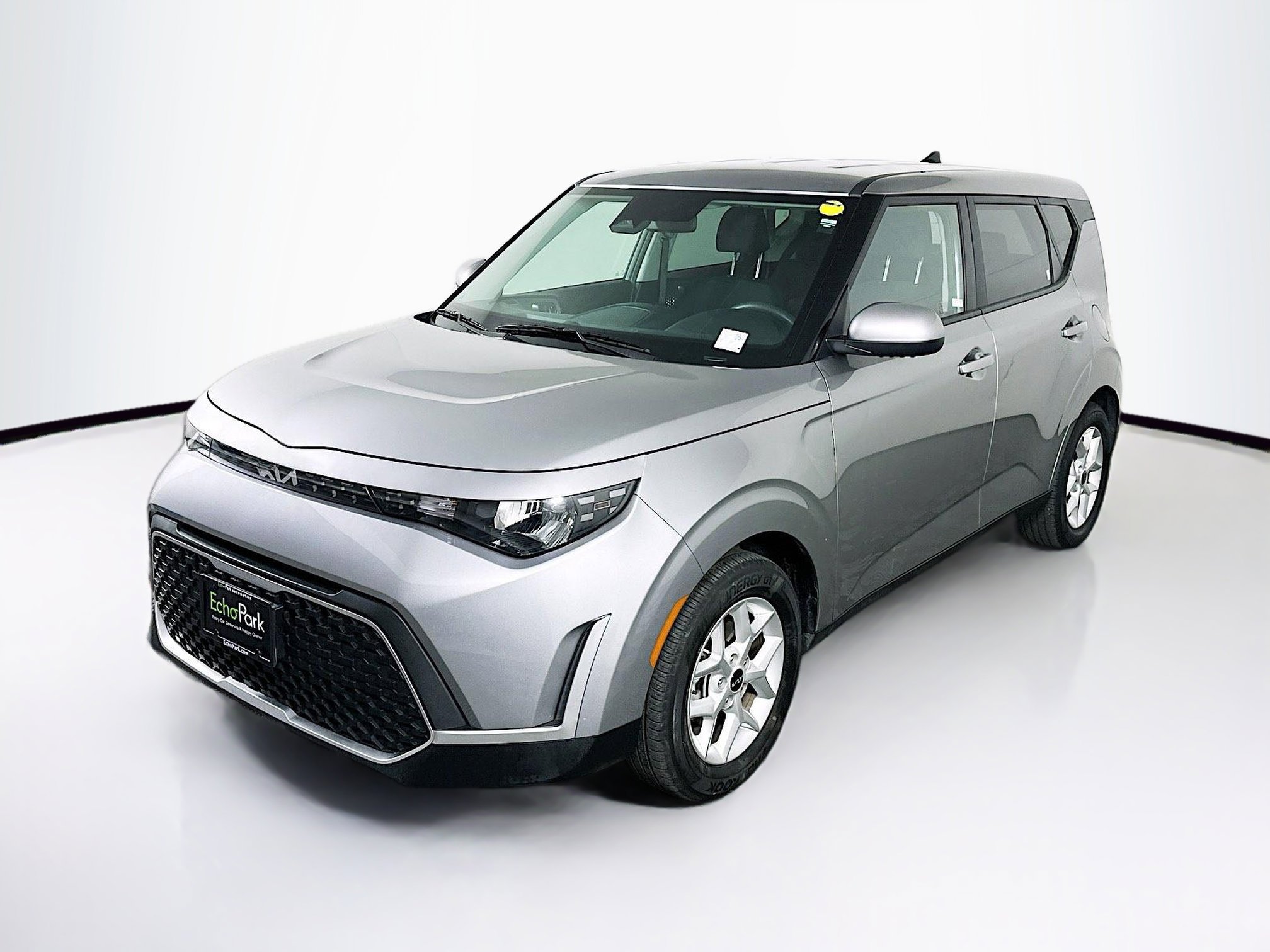 Used 2025 Kia Soul LX w/ LX Technology Package FWD image 3
