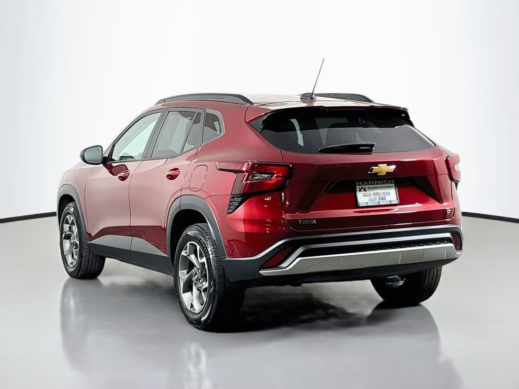 Used 2024 Chevrolet Trax LT w/ Sunroof Package FWD image 6