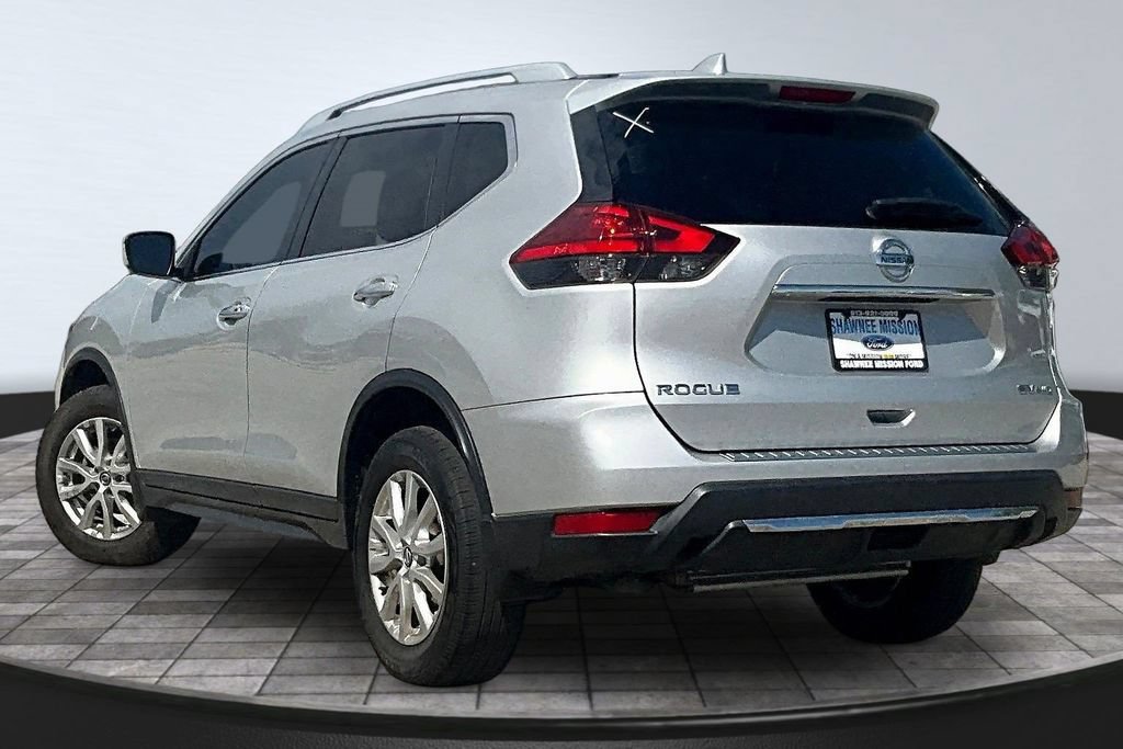 Used 2017 Nissan Rogue SV AWD/4WD image 4