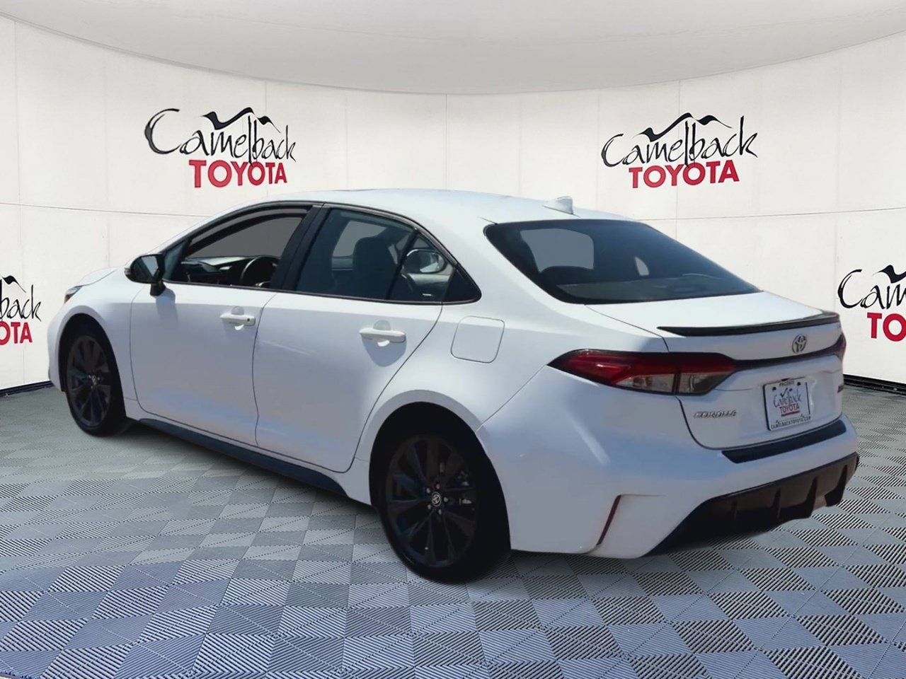 Used 2024 Toyota Corolla XSE FWD image 9