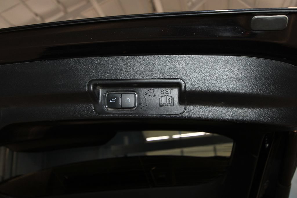 Used 2021 Ford Explorer XLT w/ Equipment Group 202A AWD/4WD image 41