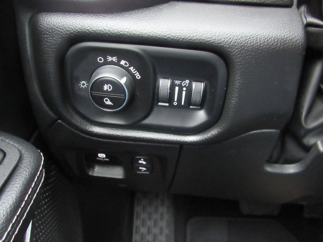 Used 2025 RAM 1500 Laramie AWD/4WD image 20