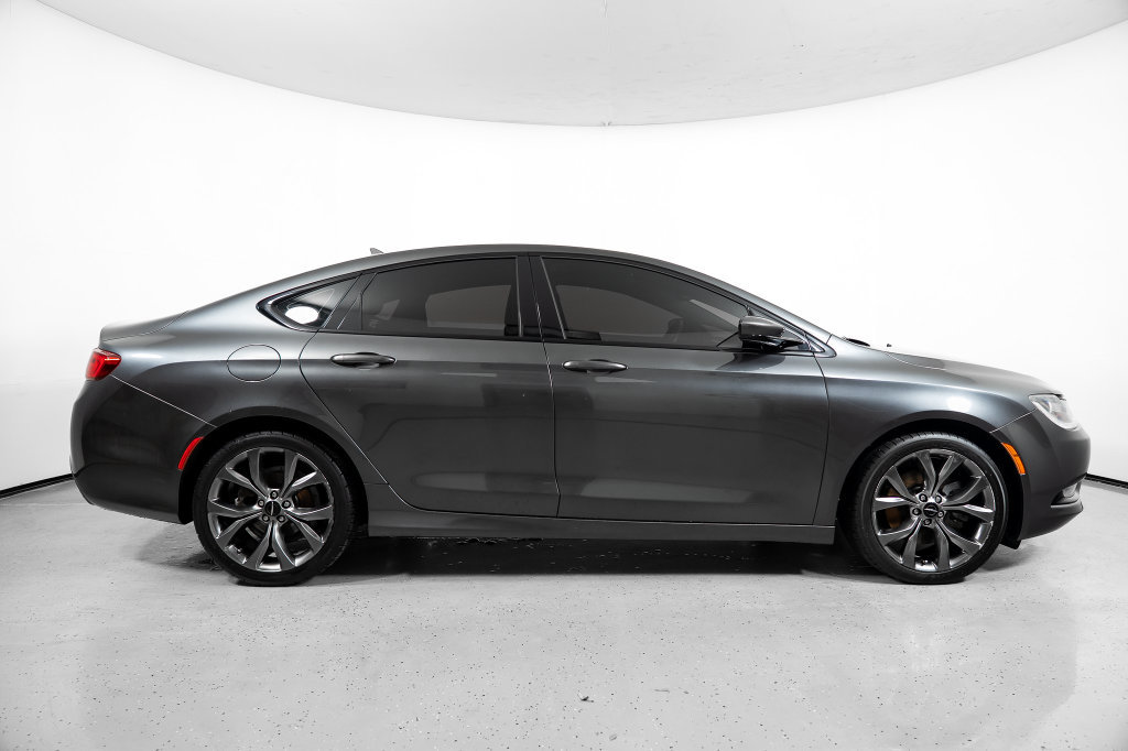 Used 2016 Chrysler 200 S w/ Navigation & Sound Group I FWD image 3