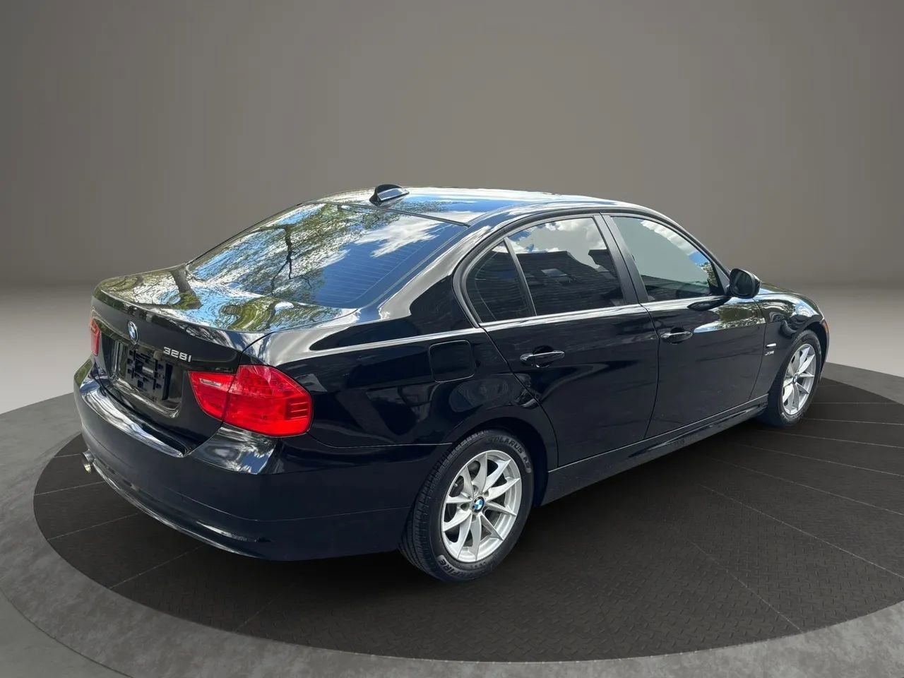 Used 2010 BMW 328i xDrive Sedan AWD/4WD image 11