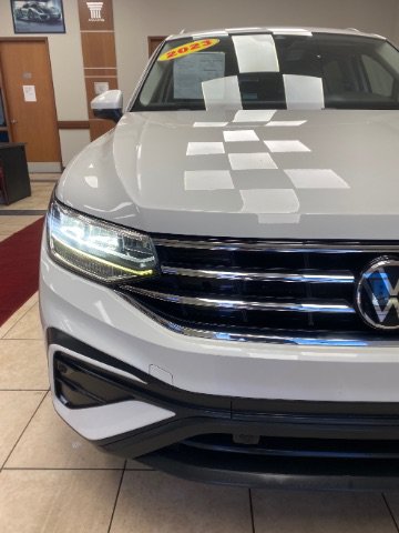 Used 2023 Volkswagen Tiguan SE w/ Panoramic Sunroof Package FWD image 10