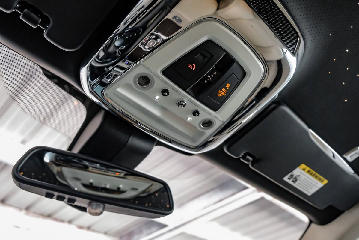 Used 2016 Rolls-Royce Wraith image 20