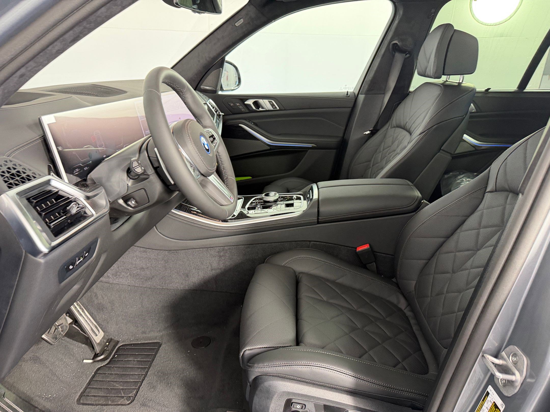 New 2026 BMW X5 xDrive50e w/ Executive Package image 5