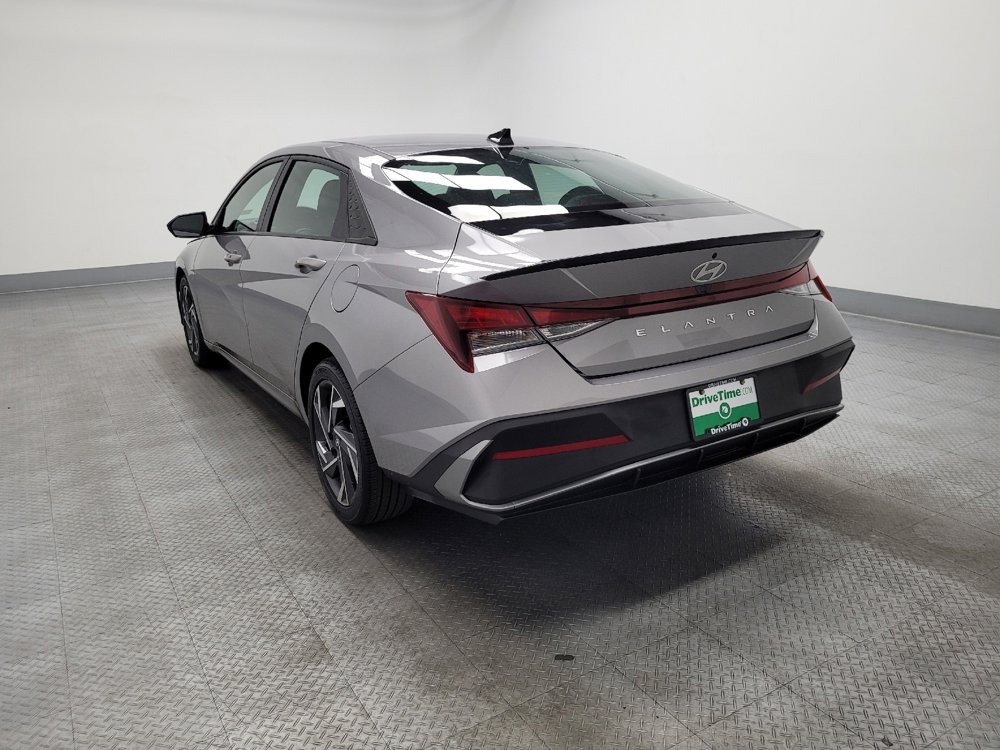 Used 2025 Hyundai Elantra Sport image 5