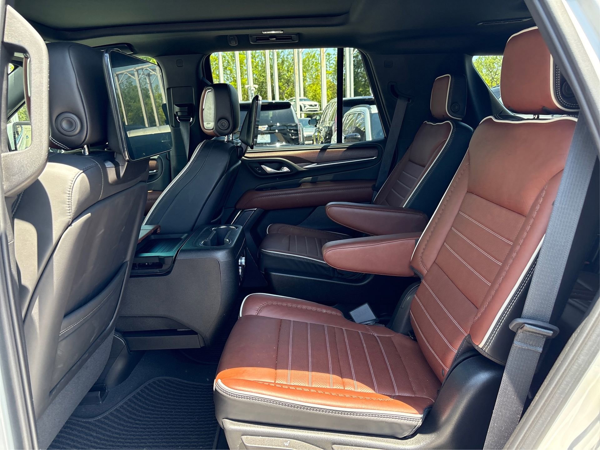 Used 2024 GMC Yukon Denali Ultimate AWD/4WD image 10