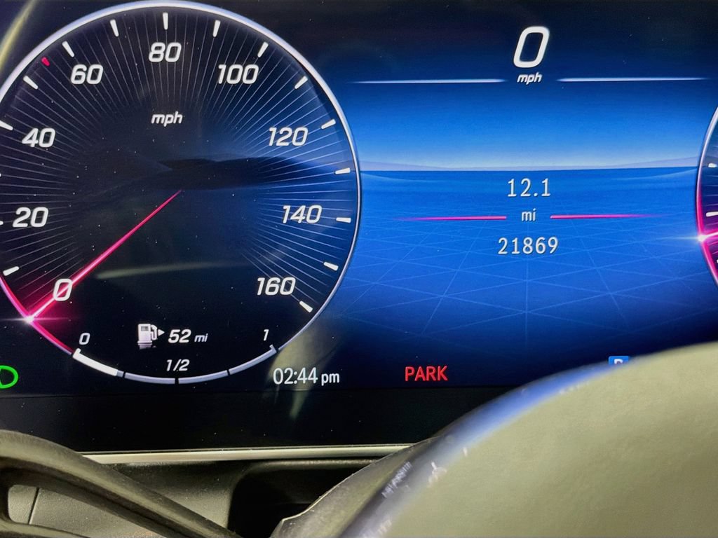 Used 2024 Mercedes-Benz GLC 300 image 12