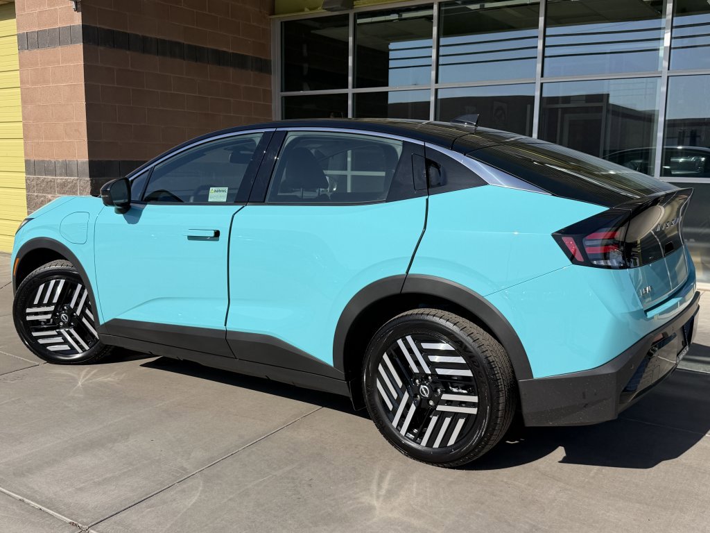 Used 2026 Nissan Leaf SV+ w/ Floor Mat Package (SV+) FWD image 5