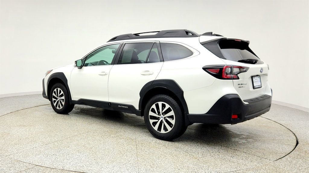 Used 2024 Subaru Outback Premium image 7