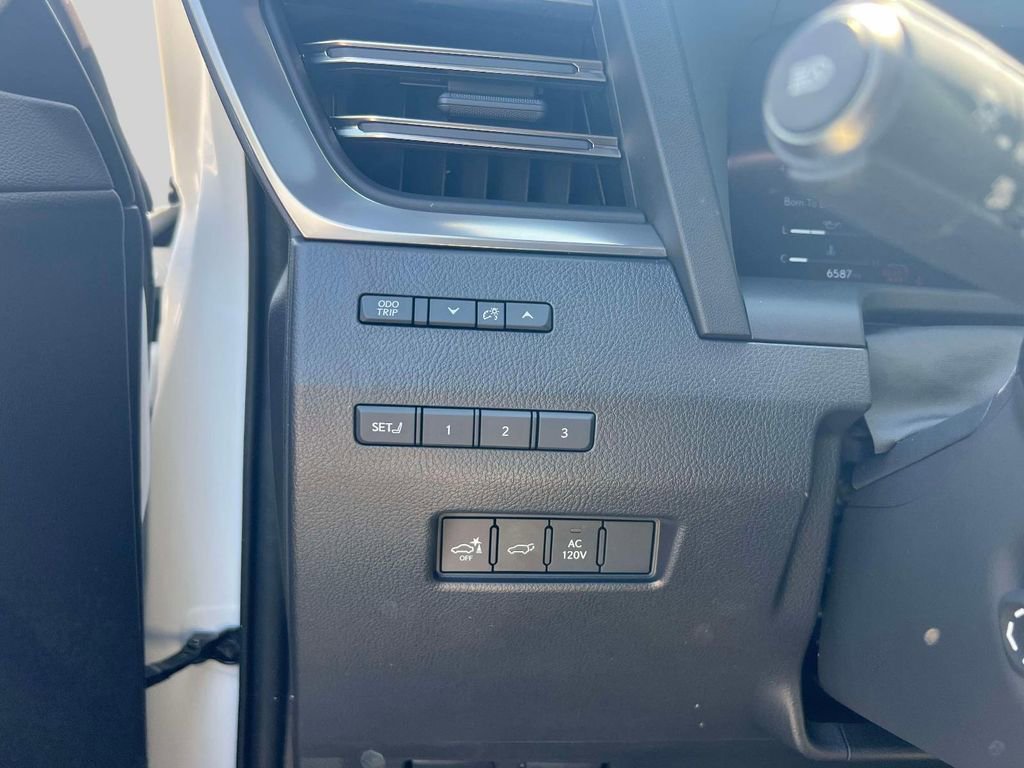 Certified 2025 Lexus GX 550 w/ Accessory Package (2T) AWD/4WD image 21