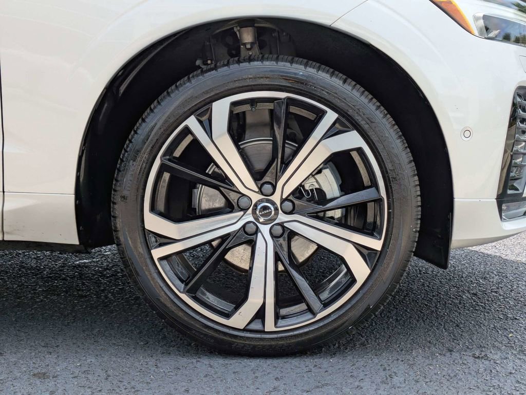 Used 2024 Volvo XC60 B5 Ultimate w/ Protection Package Premier AWD/4WD image 11