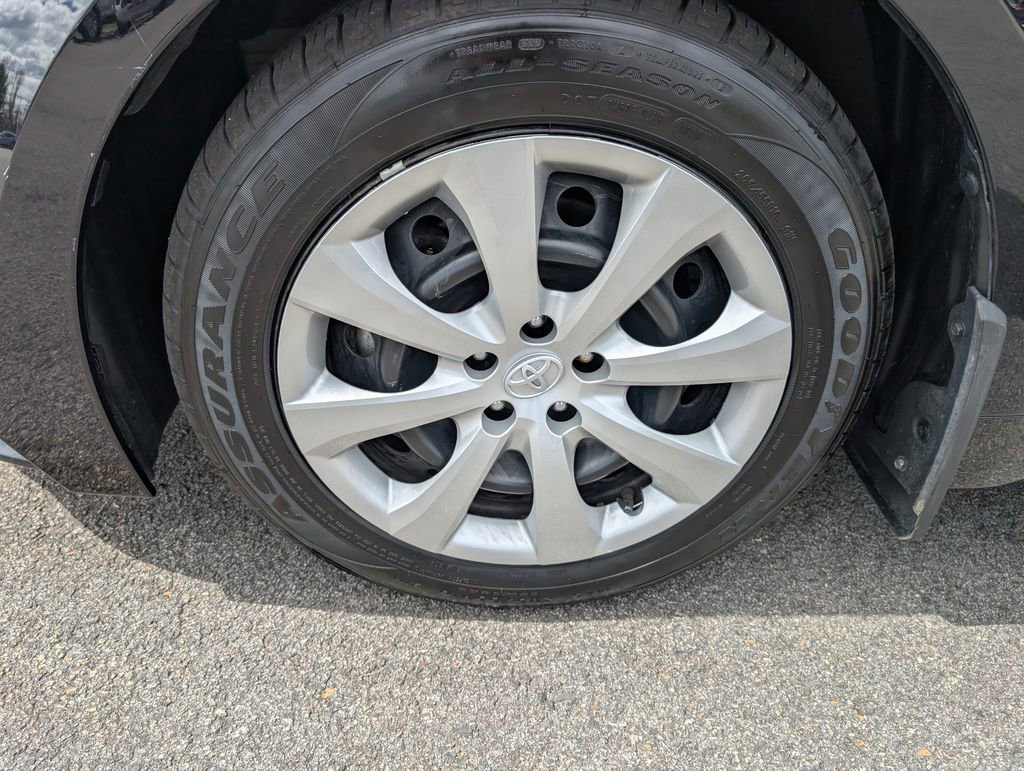 Used 2023 Toyota Corolla LE w/ Carpet Mat Package (TMS) FWD image 12