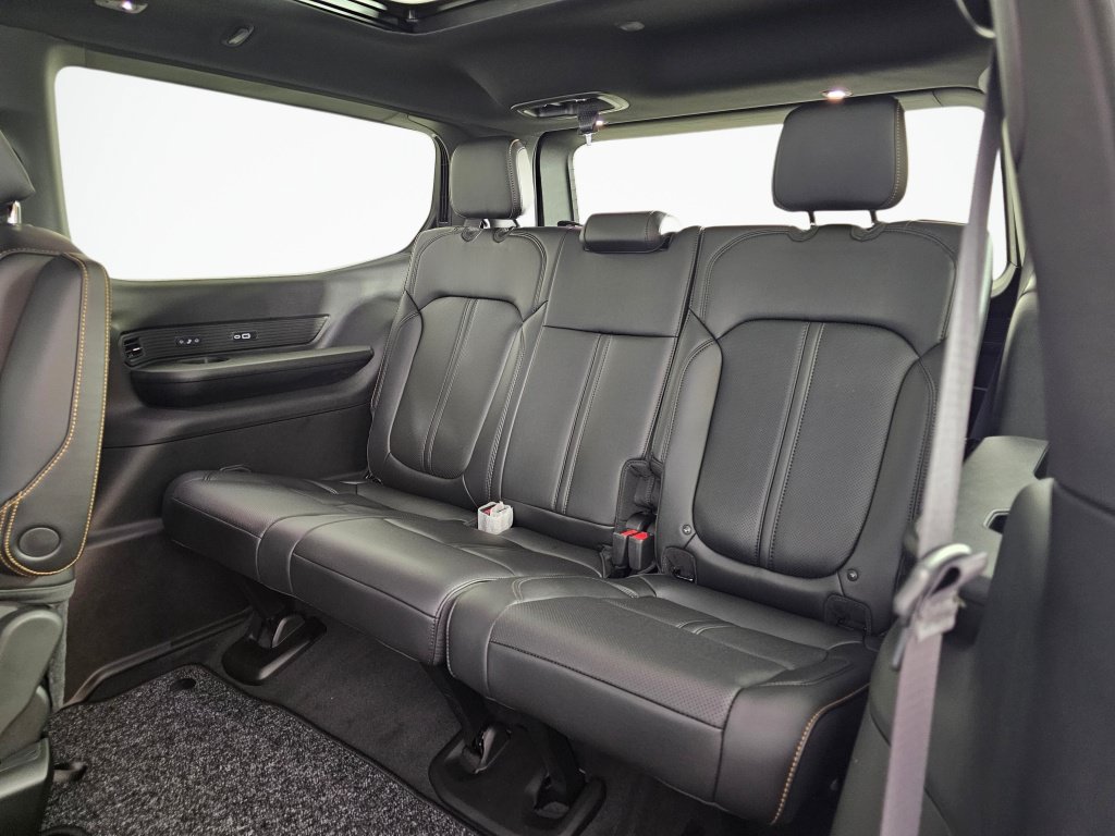 New 2026 Jeep Grand Wagoneer 4WD image 37