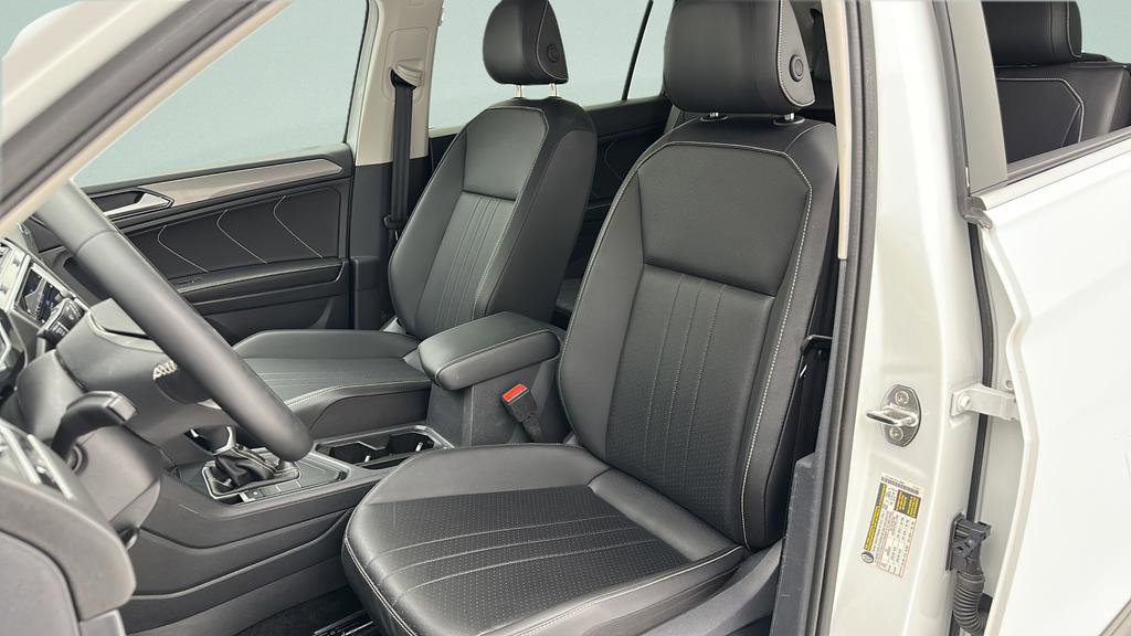 Used 2024 Volkswagen Tiguan SE FWD image 14