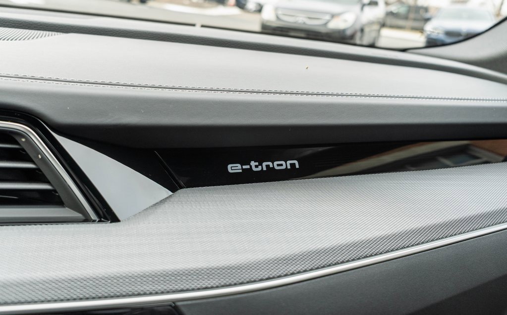 Used 2024 Audi Q8 e-tron Prestige image 23